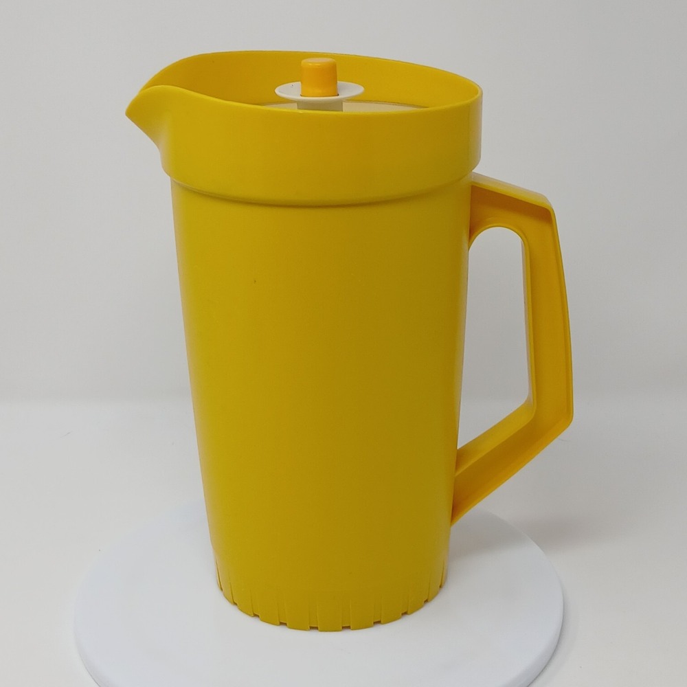 Vintage Tupperware Harvest Yellow 2 Quart Pitcher 800-10 Push Button Lid USA